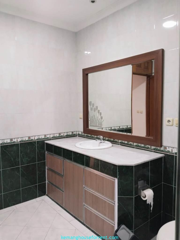 Disewakan Rumah Mewah 2 Lantai di Kencana Pondok Indah