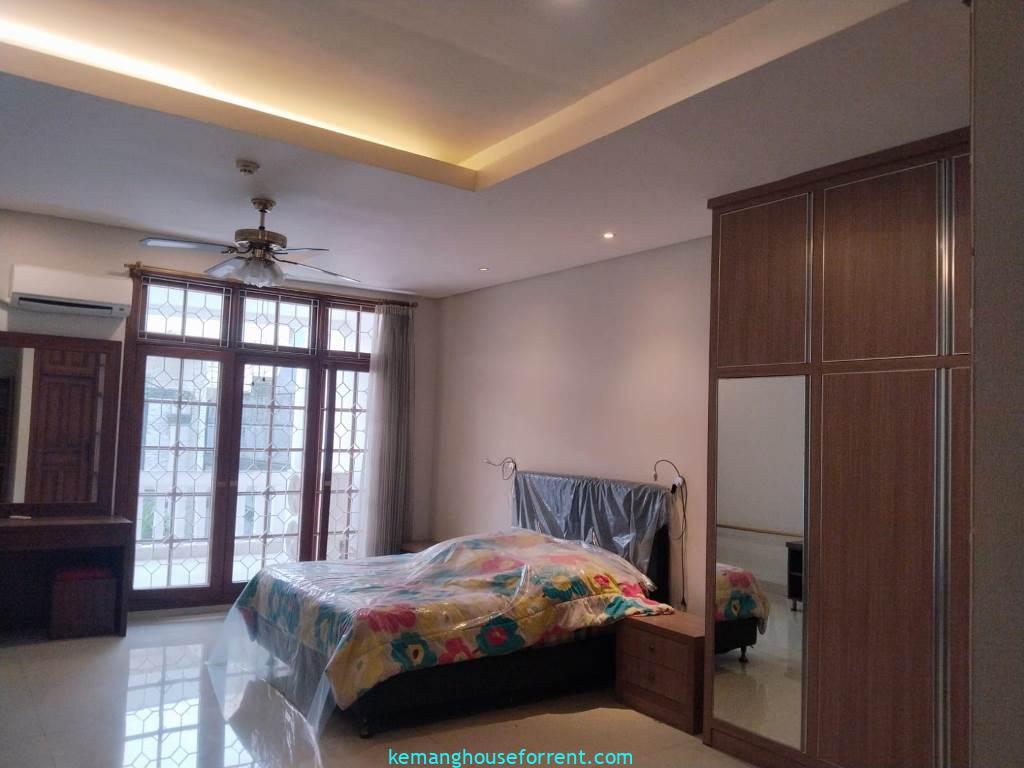 Disewakan Rumah Mewah 2 Lantai di Kencana Pondok Indah