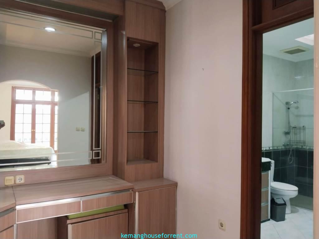 Disewakan Rumah Mewah 2 Lantai di Kencana Pondok Indah