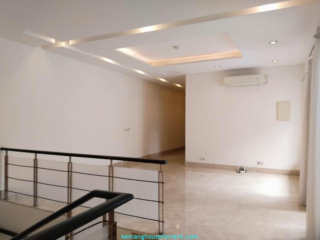 Modern Style House for Rent in Kemang