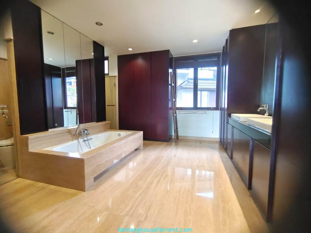 4 Br Penthouse for Rent at Atmaya Residence
