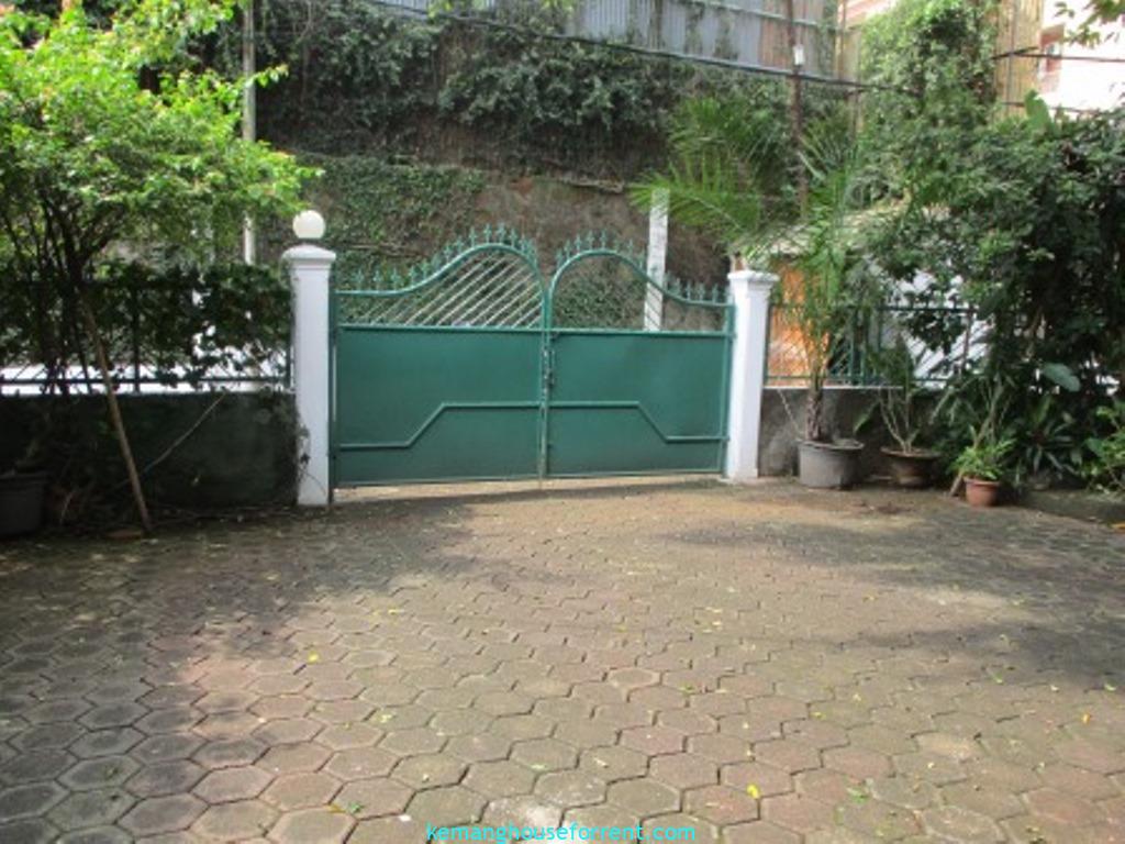 Jual Rumah Hitung Tanah di Kemang Timur Jakarta Selatan