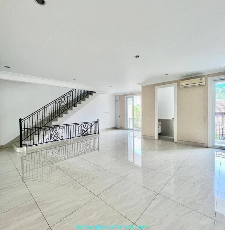 Luxury Townhouse for Rent in Kemang Selatan
