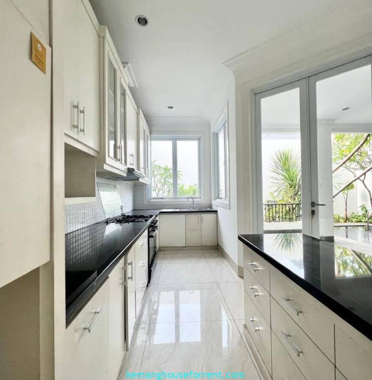 Luxury Townhouse for Rent in Kemang Selatan