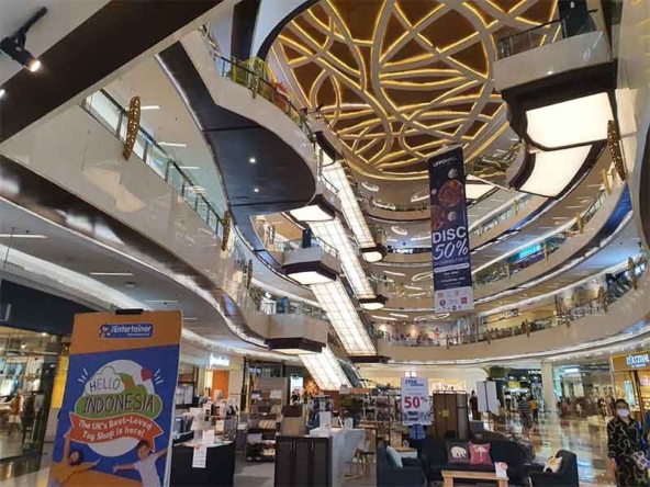 ada apa saja di kemang village mall