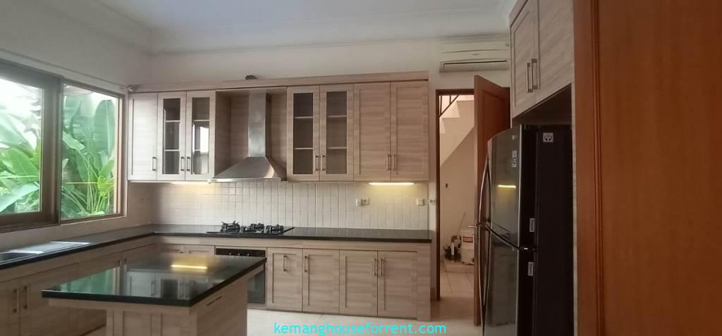 5BR Rental House Close to JIS Pondok Indah