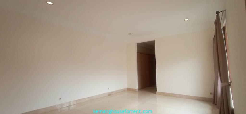 5BR Rental House Close to JIS Pondok Indah