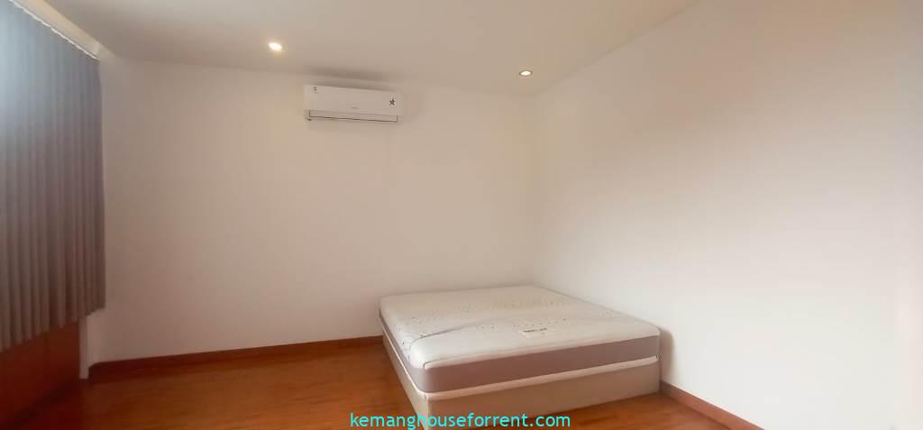 Townhouse for Rent in Kemang Utara